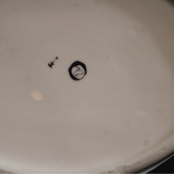 Ceramic vase or storage container - Picture 7 of 12